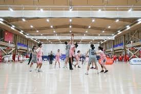 也是上到樊振东大师课了！小胖齐祖上海弄堂里打乒乓